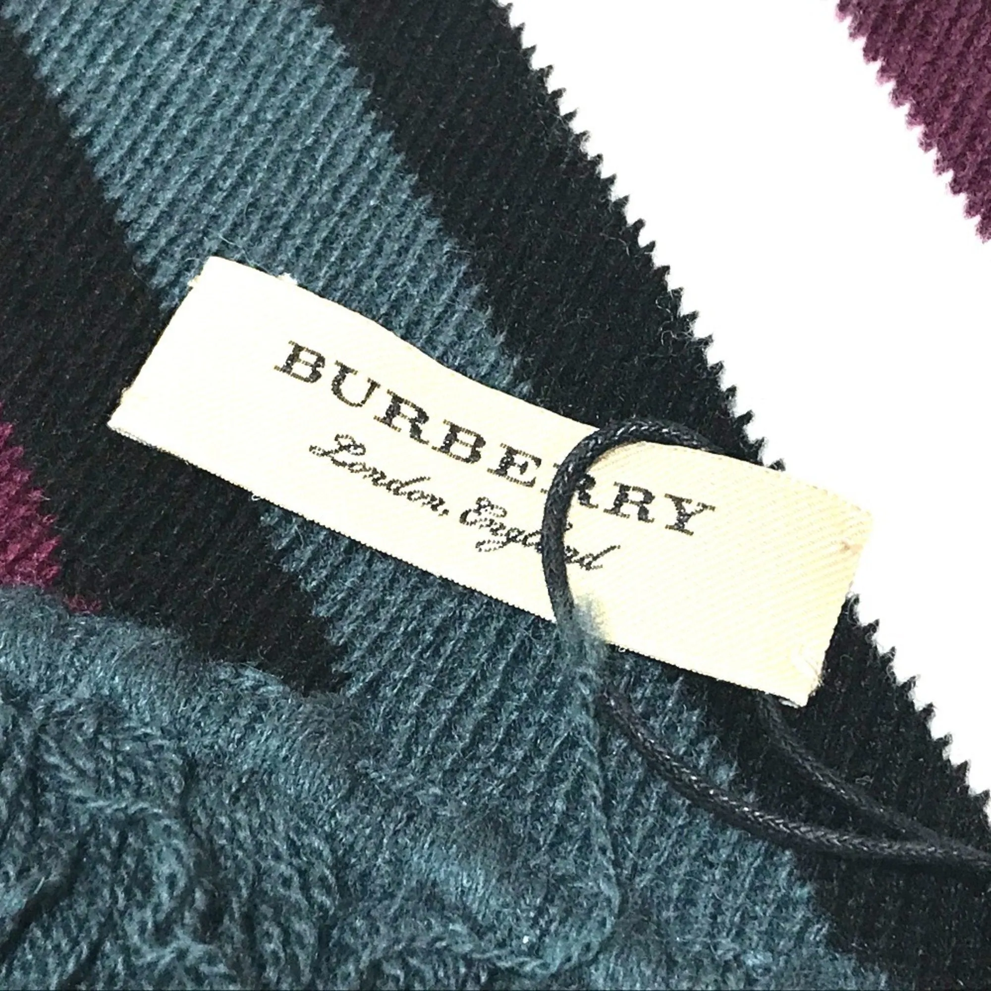 BURBERRY Horseferry Scarves