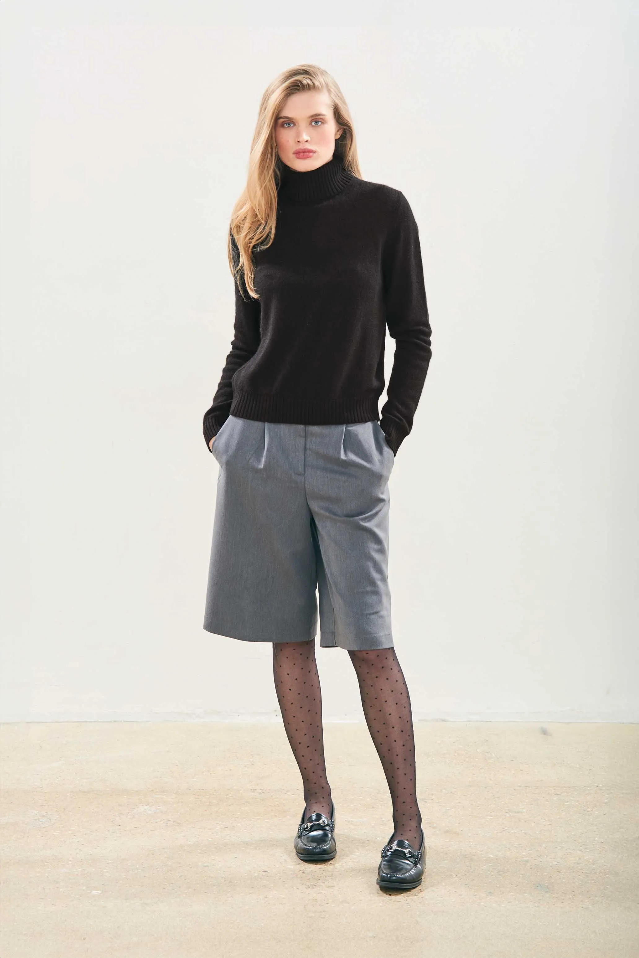 Cashmere Lightweight Roll Collar in Bitter